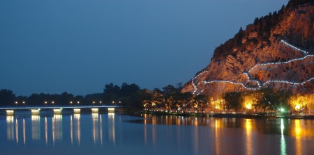 Night scene of Longmen Grottoes 